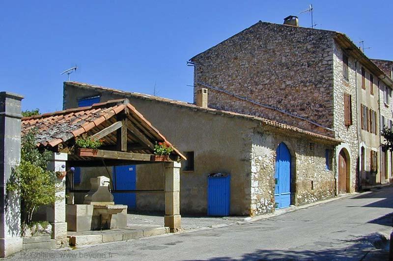Maison De Village Centre Quinson Exterior foto